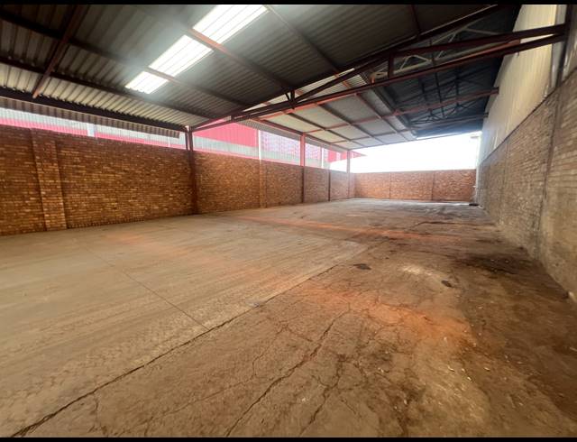 689M² WAREHOUSE TO LET IN ROODEKOP